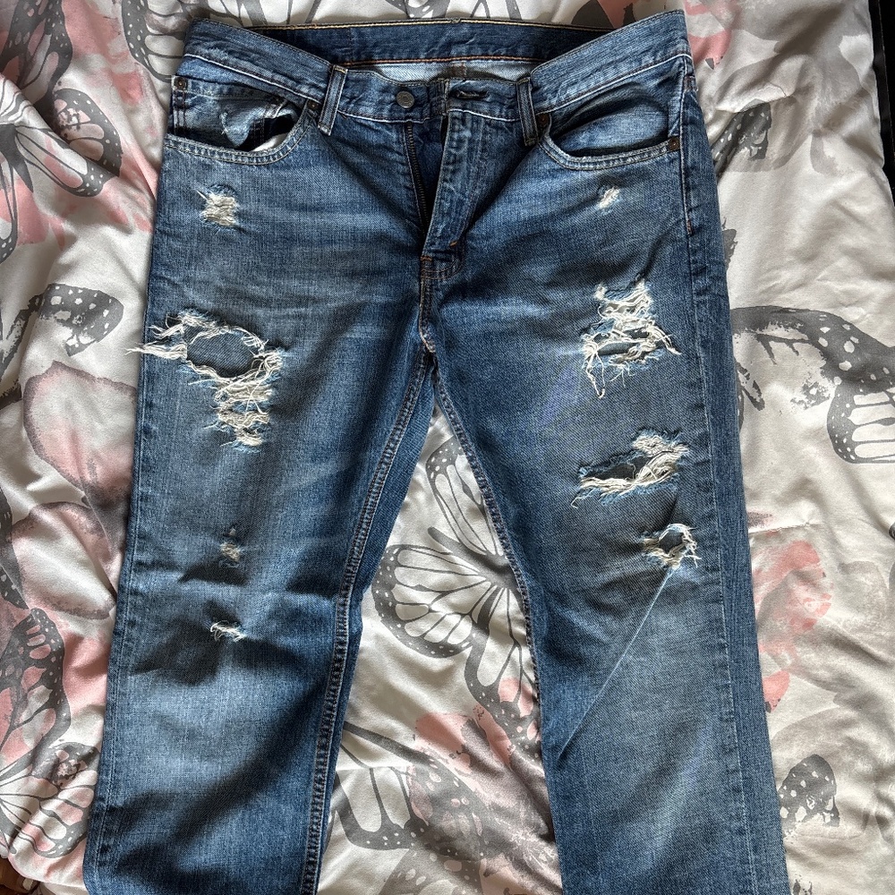 Levi’s distress ripped jeans light blue wash